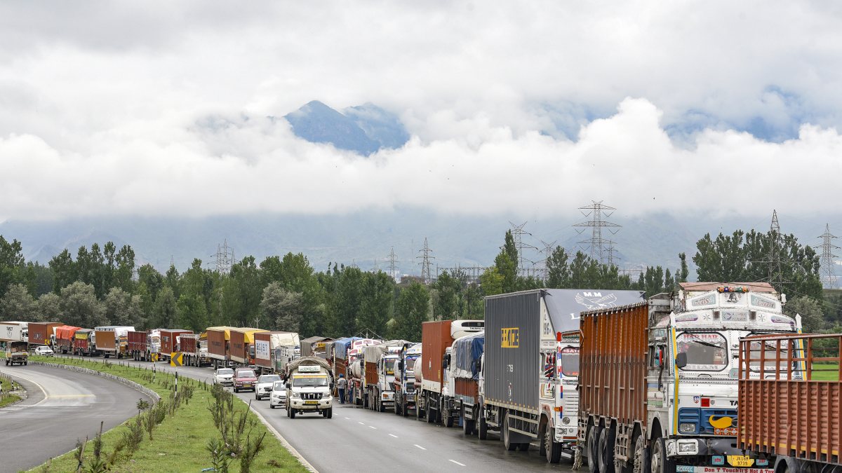 Trucks queue on Srinagar-Jammu highway as weather blocks traffic