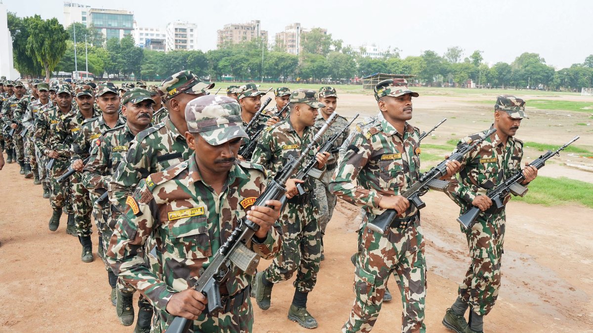 Security personnel rehearse for Independence Day parade in Patna