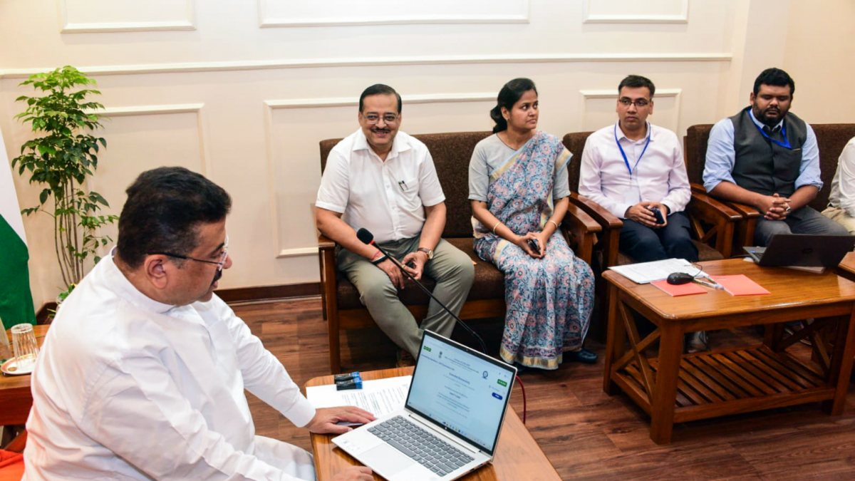 West Bengal CM inaugurates Self-Enumeration Census in Kolkata