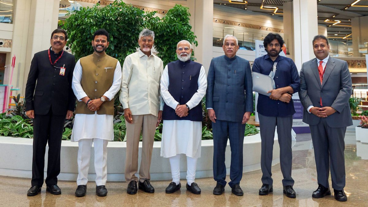 PM Modi with Andhra leaders at Bhogapuram airport