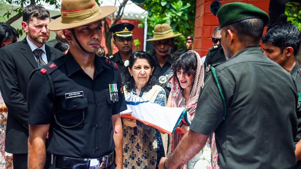 Family members bid farewell to General VN Sharma at last rites