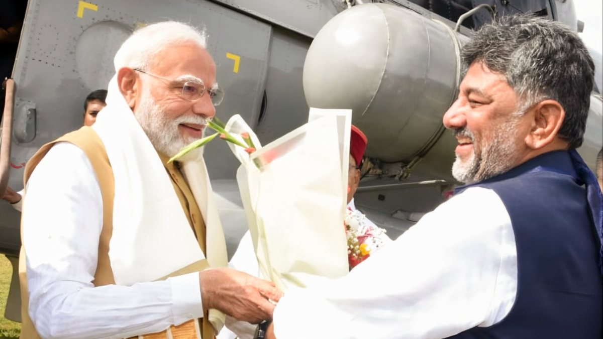Modi arrives in Mysuru, welcomed by CM Shivakumar