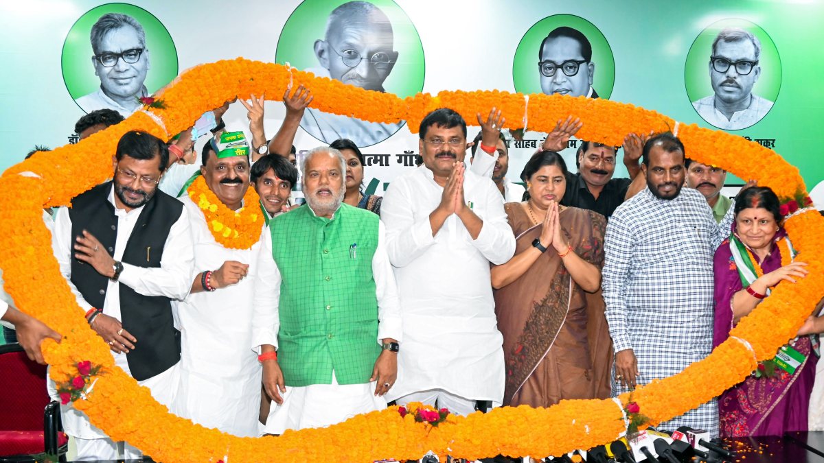 JD(U) welcomes Rana Randhir Singh Chauhan and Sunita Singh Chauhan in Patna