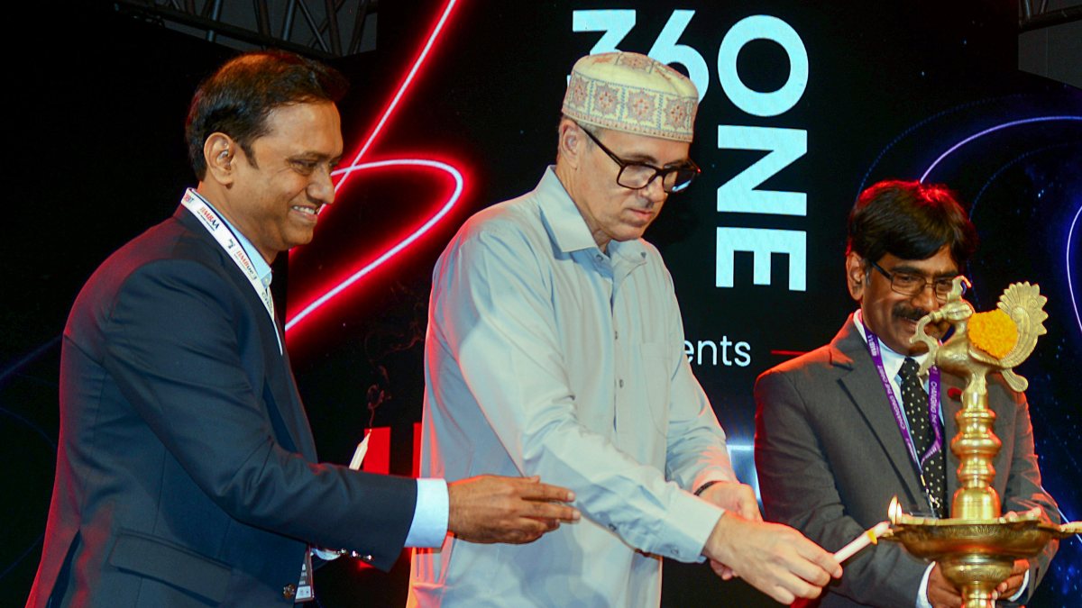 Omar Abdullah inaugurates IIMBue 2026 conclave in Bengaluru