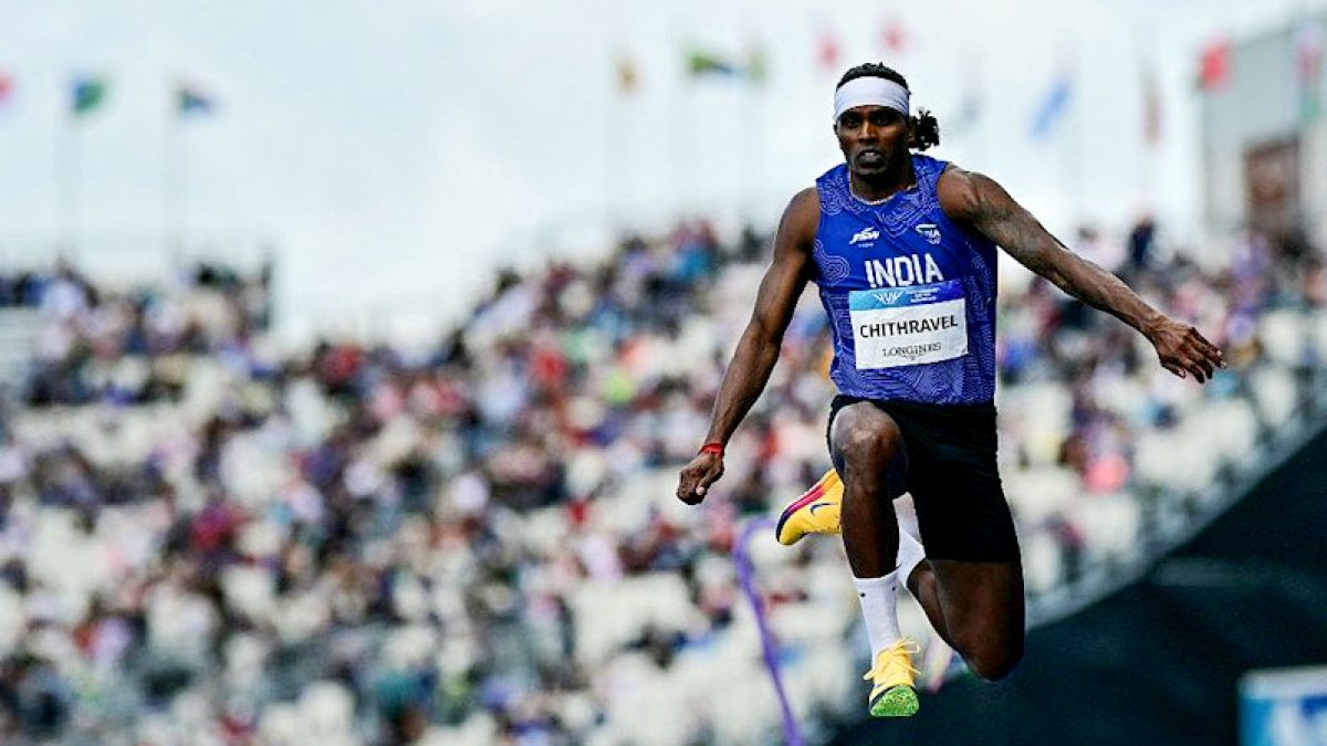 VP congratulates Praveen Chithravel on CWG silver medal
