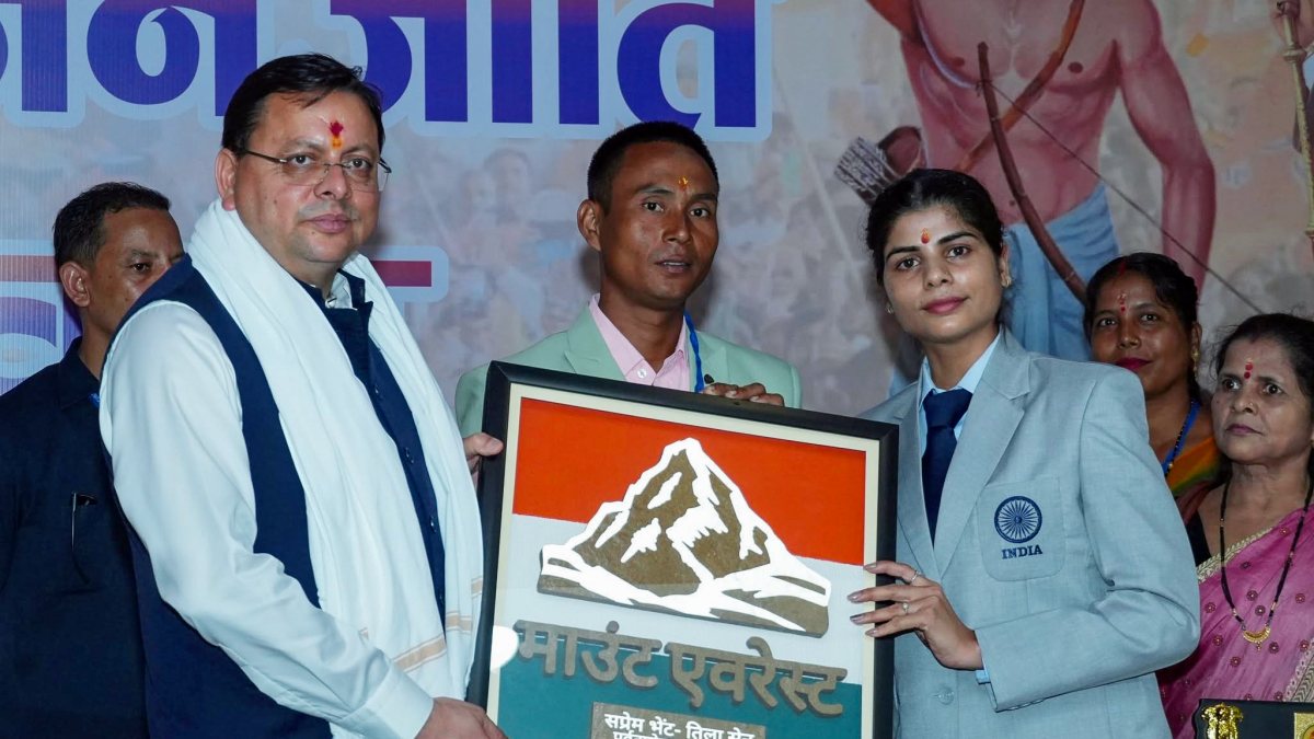 Uttarakhand CM honours Everest climber Tila Sen at Tharu meet