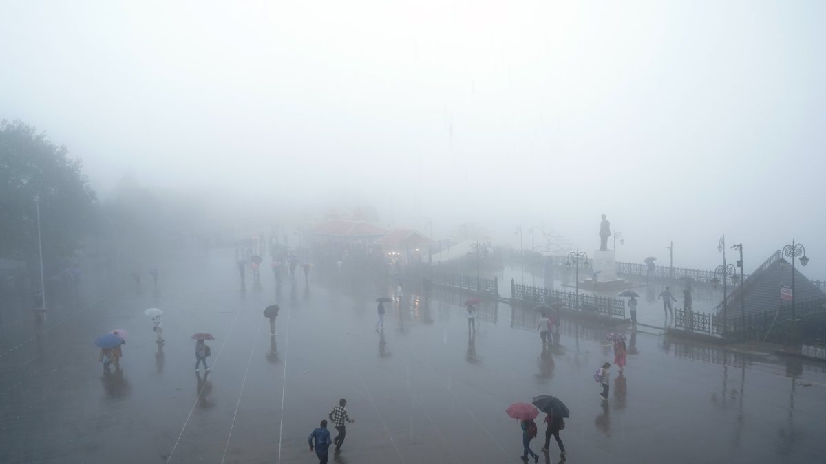 Heavy rain lashes Shimla, residents brave wet streets