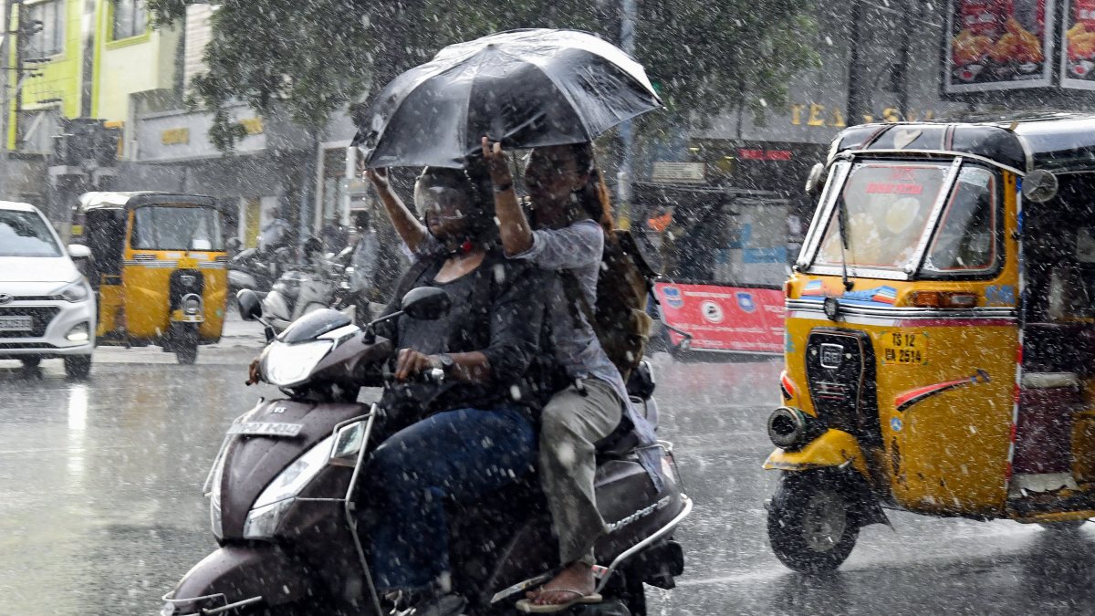 Hyderabad commuters brave heavy rainfall on flooded roads