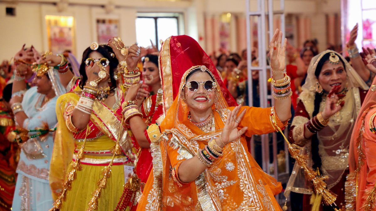 Women perform Ghoomar at Jaipur cultural event