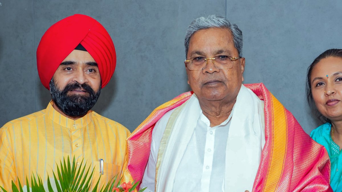 Siddaramaiah meets AICC secretary in Bengaluru