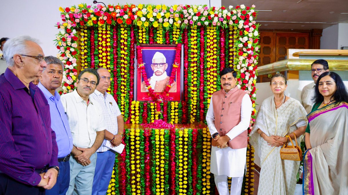 MP CM pays tribute to Ravishankar Shukla on birth anniversary