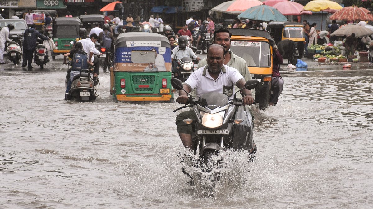 Heavy rains flood Surat streets, vehicles wade through water