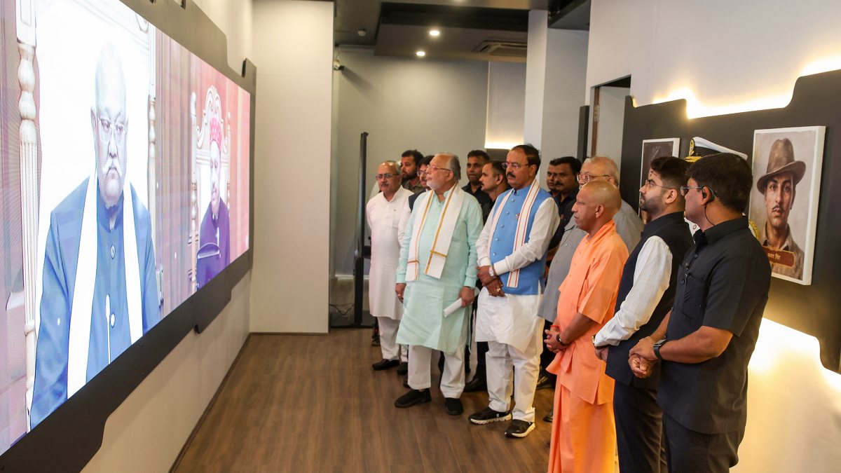 Yogi Adityanath unveils digital library in Lucknow