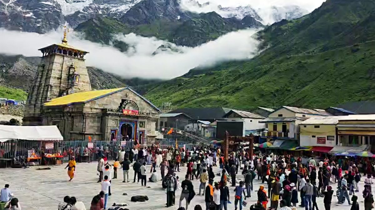 Devotees throng Kedarnath Temple for prayers in Rudraprayag