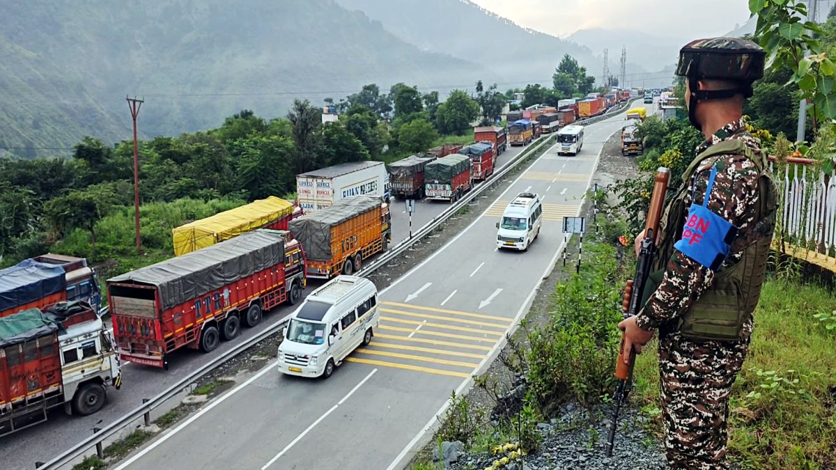 Security tightened as 25th Amarnath Yatra convoy crosses Ramban