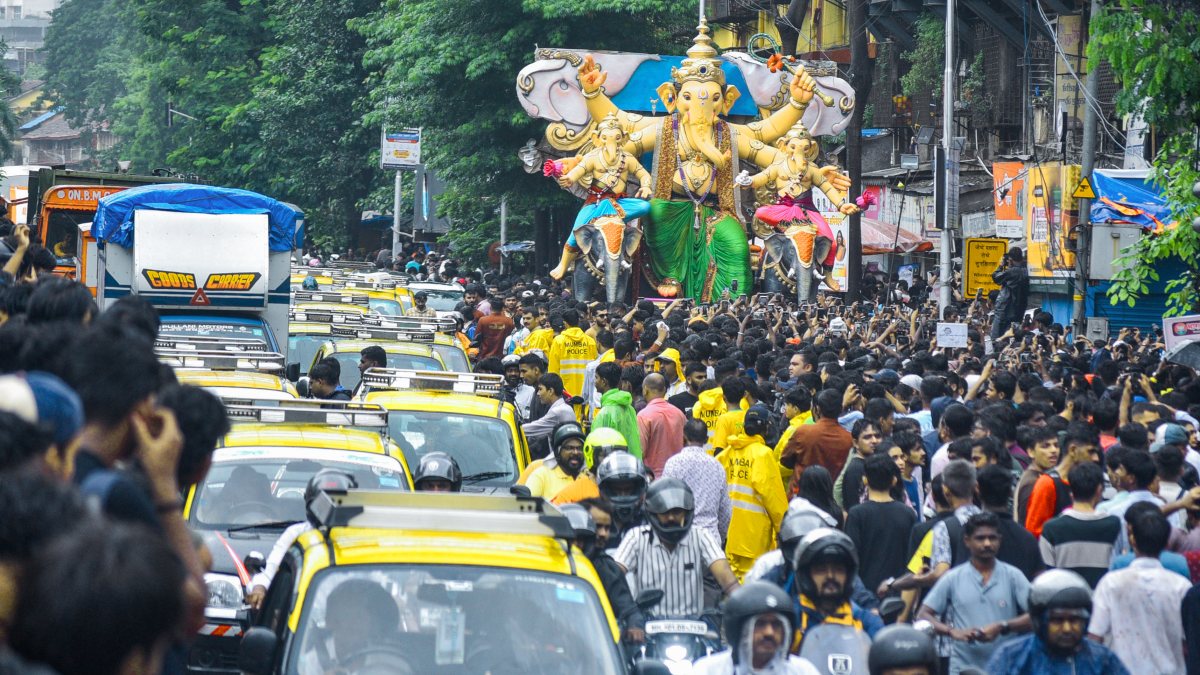 Mumbai devotees carry Ganesh idol ahead of festival
