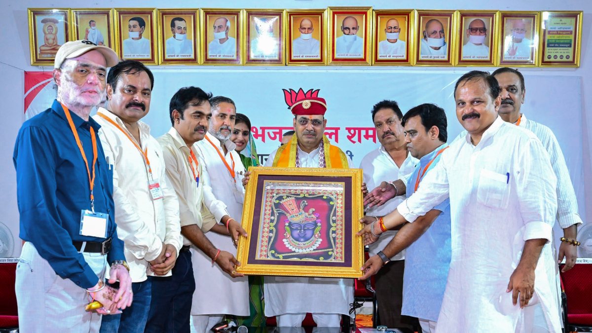 Rajasthan CM felicitated at Worker Dialogue Program in Rajsamand
