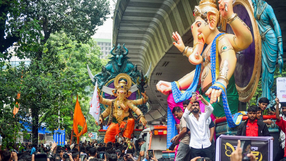 Mumbai devotees carry Ganesh idol ahead of festival