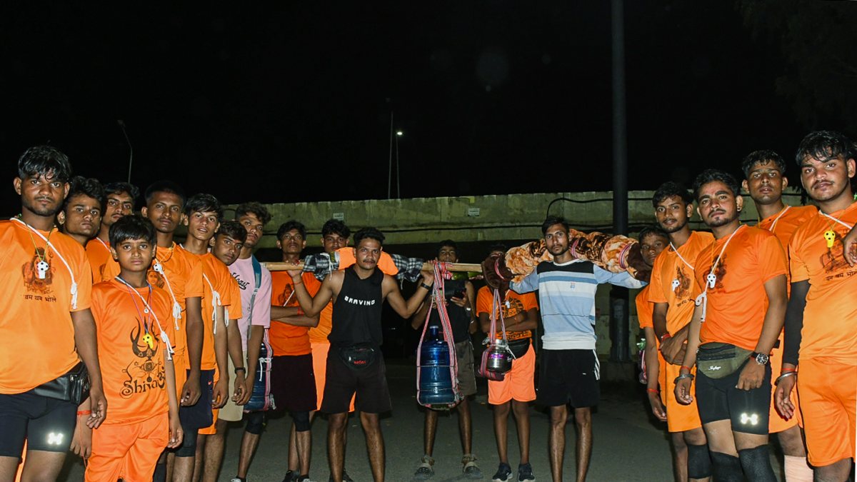 Kanwariyas carry Gangajal ahead of first Shravan Monday