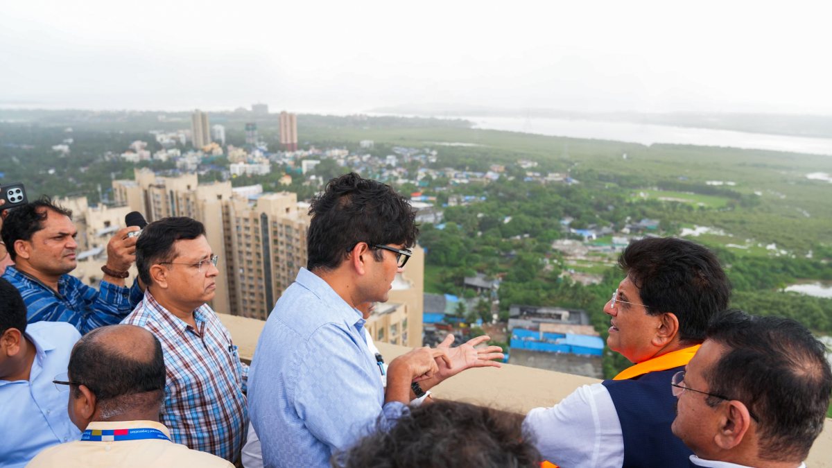 Goyal inspects Mumbai coastal road and infrastructure projects