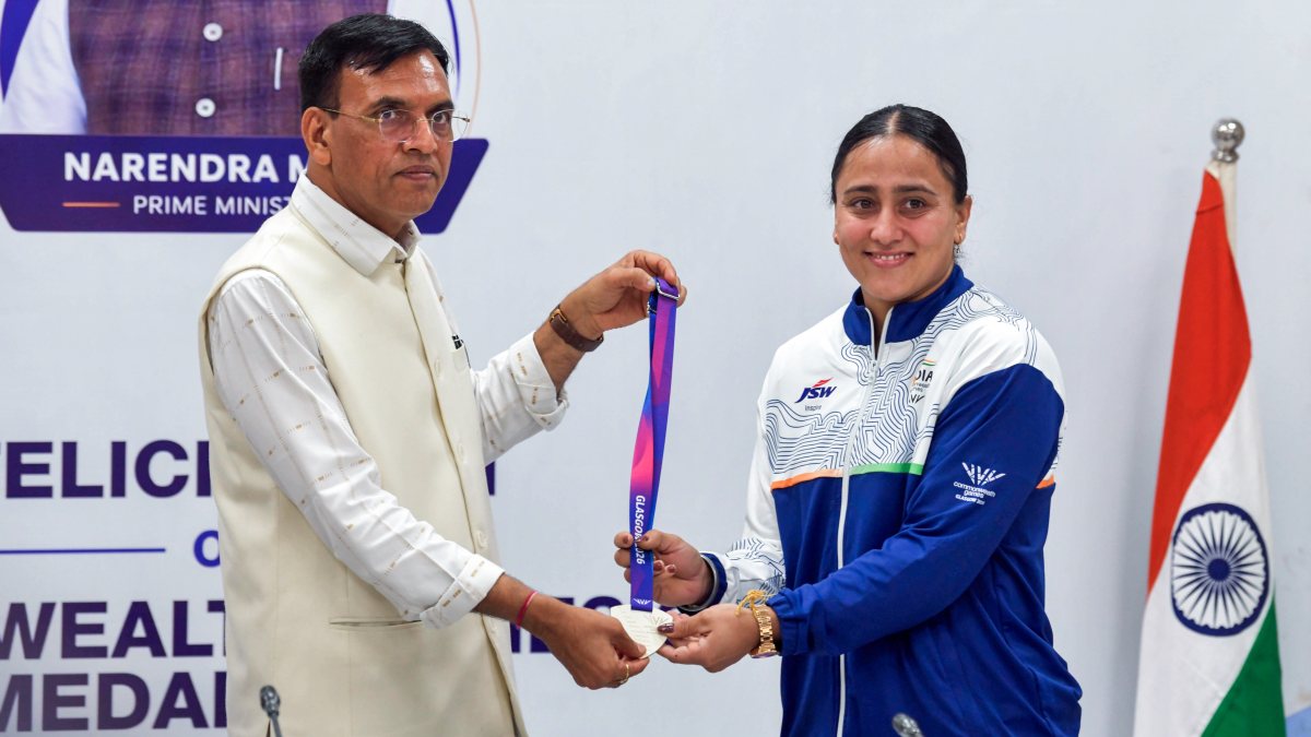 Mansukh Mandaviya felicitates CWG 2026 medallist Harjinder Kaur