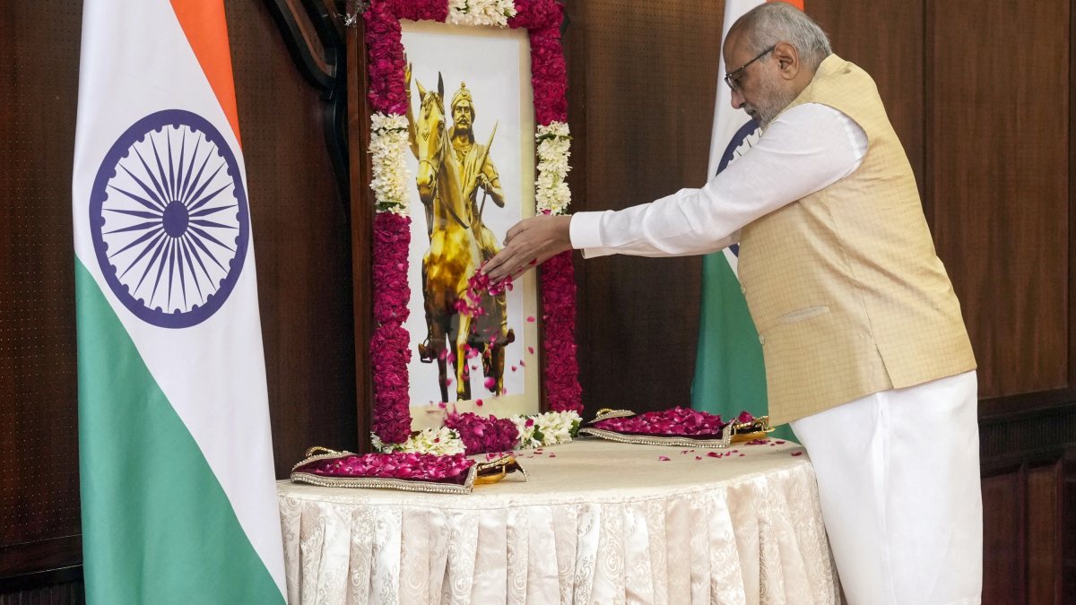 VP pays tribute to freedom fighter Dheeran Chinnamalai