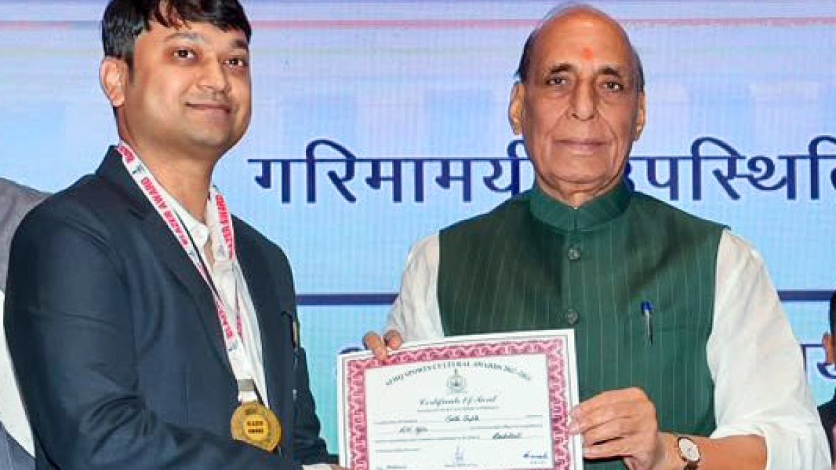 Rajnath Singh honours staff at 85th AFHQ Civilian Services Day