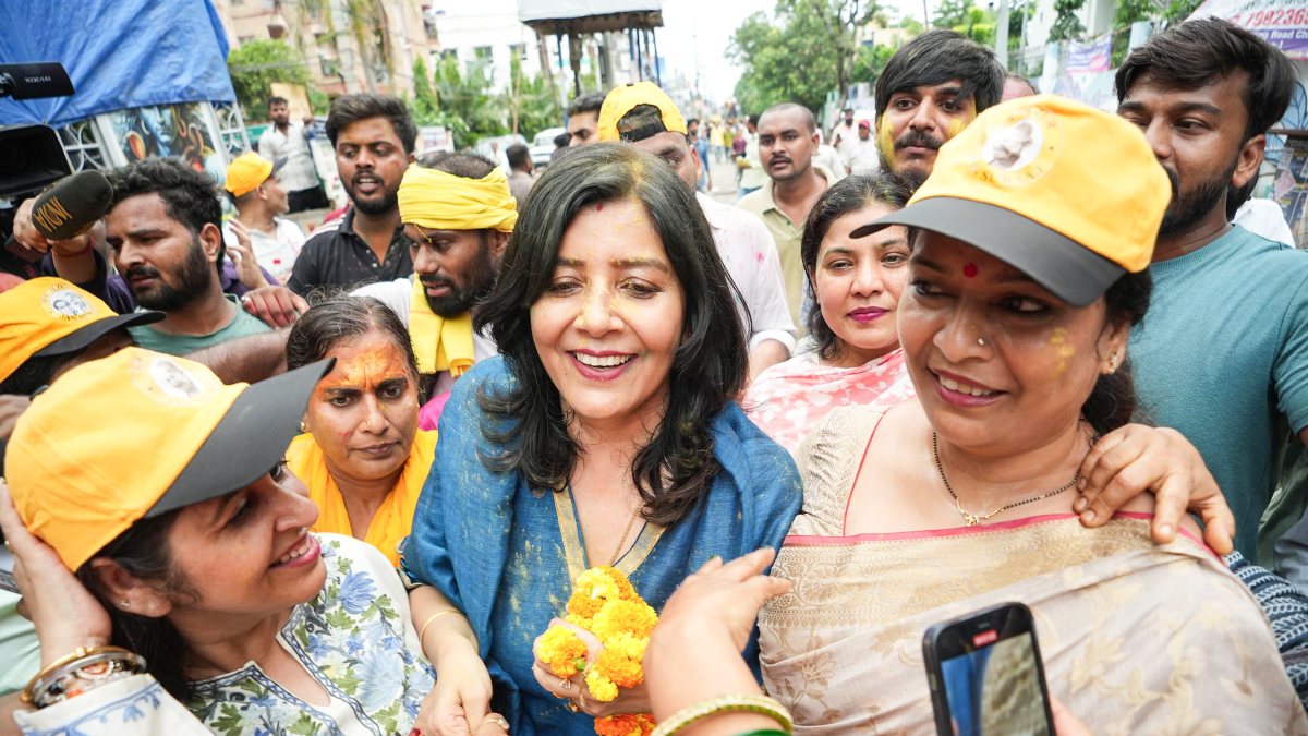 Prashant Kishor's wife celebrates as he leads in Bankipur bypoll