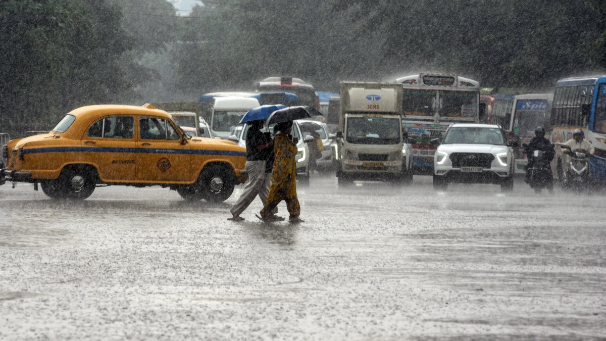 Kolkata commuters brave heavy monsoon downpour