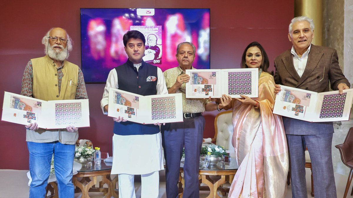 Union Minister Scindia releases stamp honouring Satish Gujral