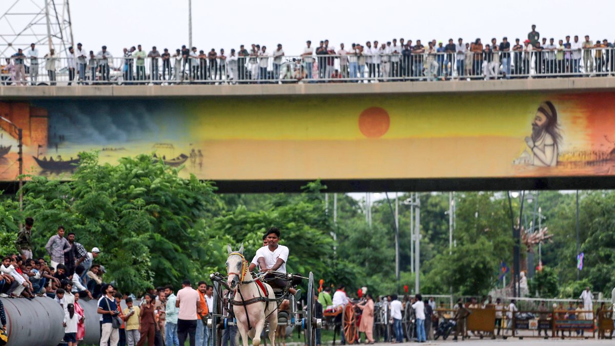 Ekka race marks first Monday of Shravana in Prayagraj