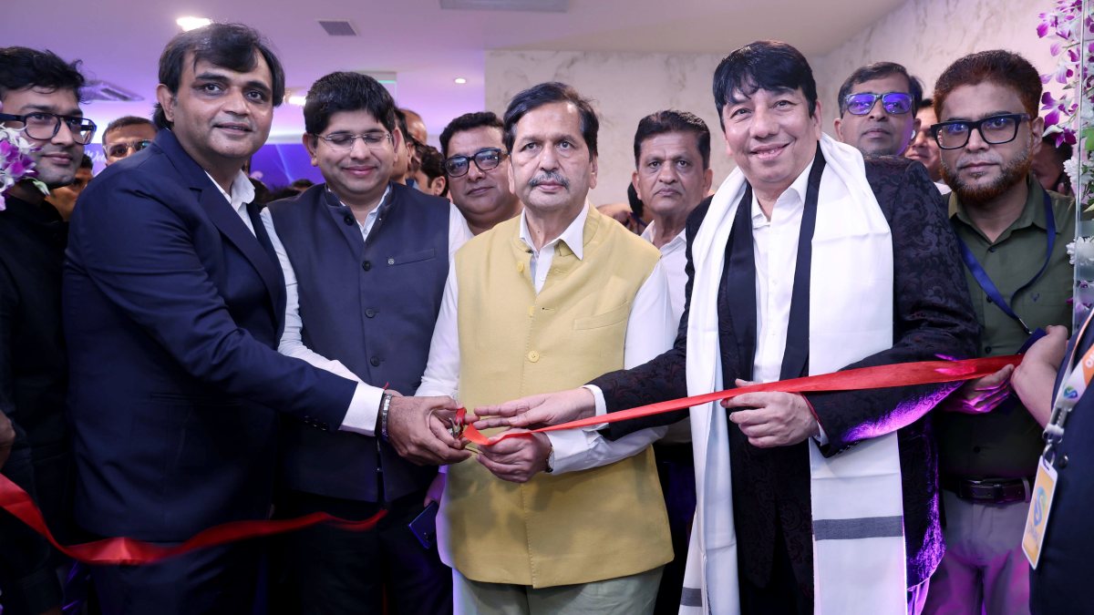 Maharashtra minister inaugurates 22nd Jewel Trendz show in Mumbai