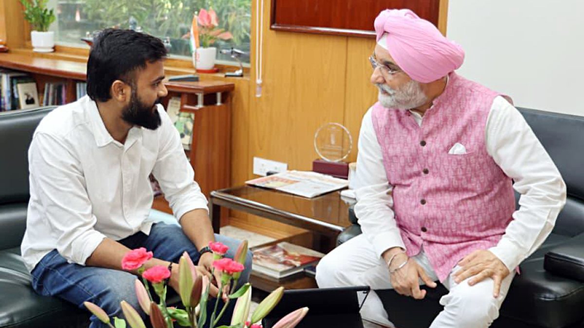 Vrikshit Foundation founder meets Delhi LG Sandhu