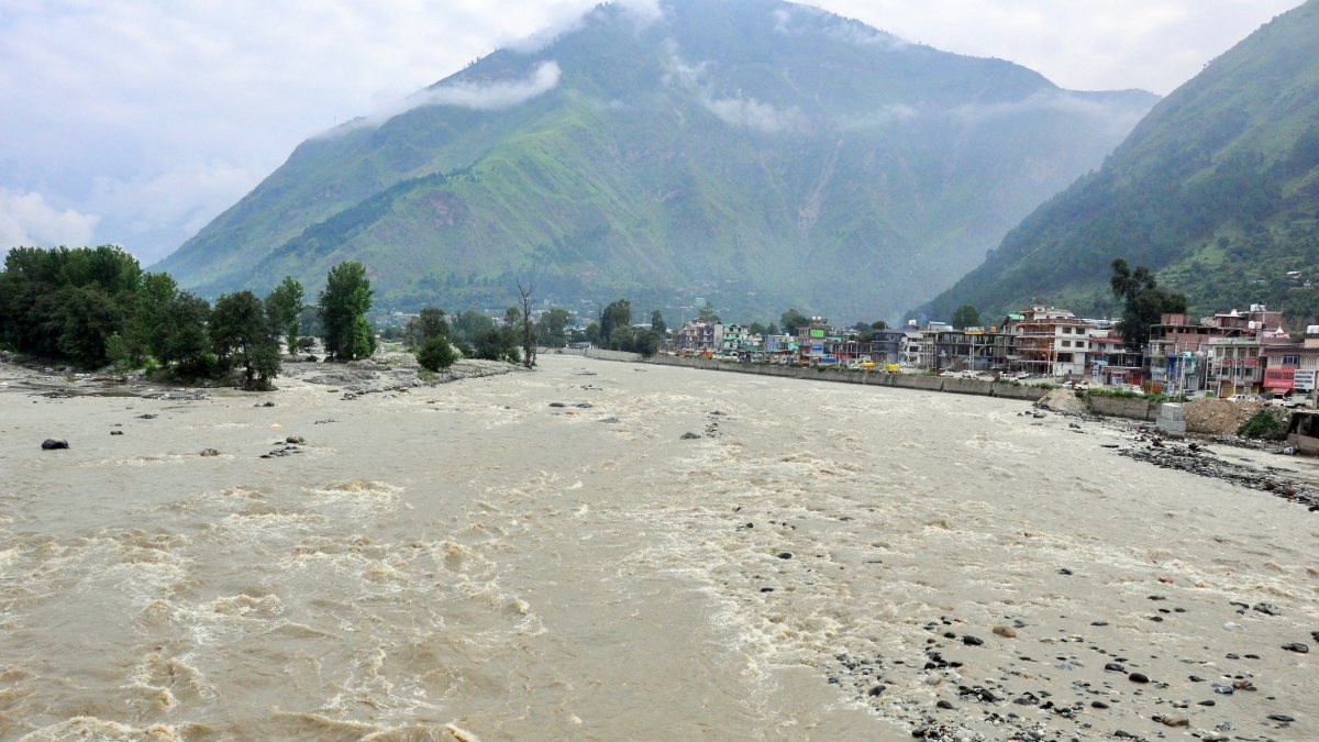 Beas river swells as monsoon rains lash Kullu