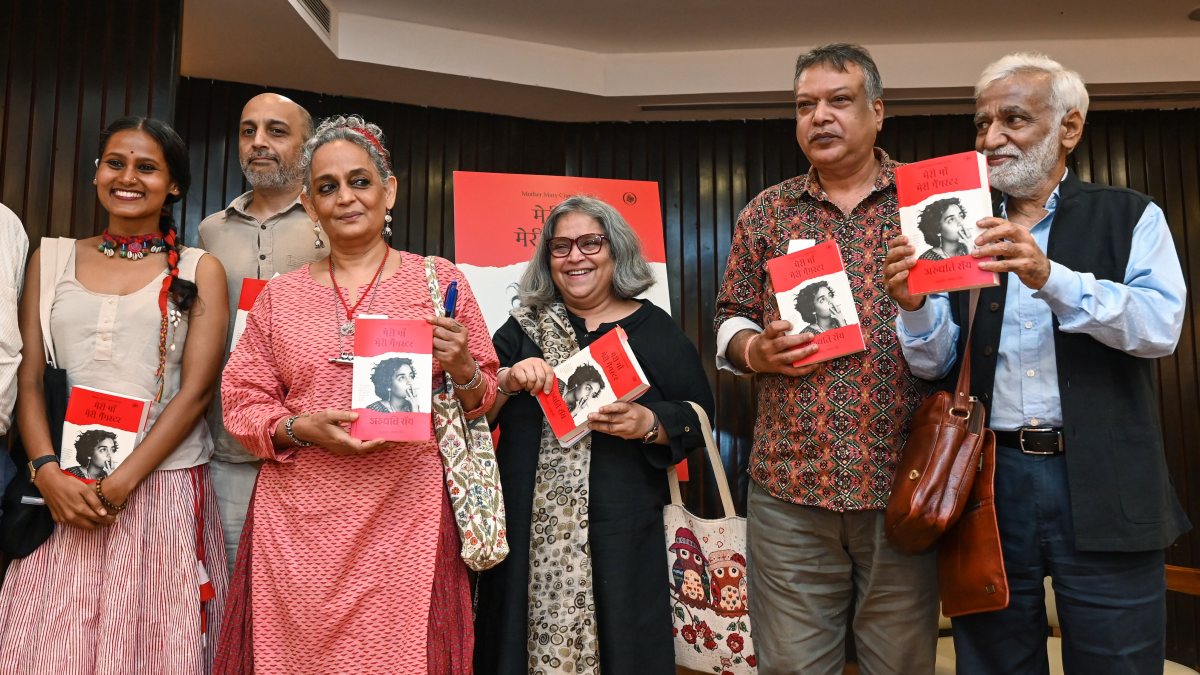 Arundhati Roy signs Hindi edition of 'Meri Maa, Meri Gangster' in Delhi