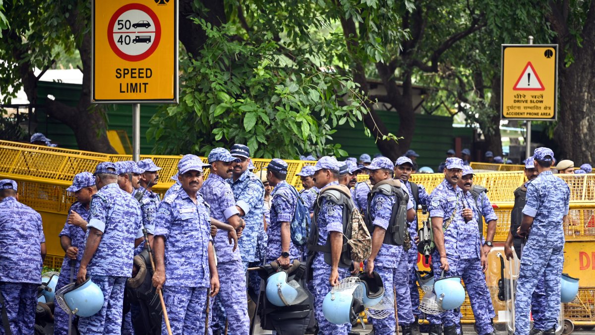 Security tightened at Firozeshah Road ahead of Kejriwal protest march