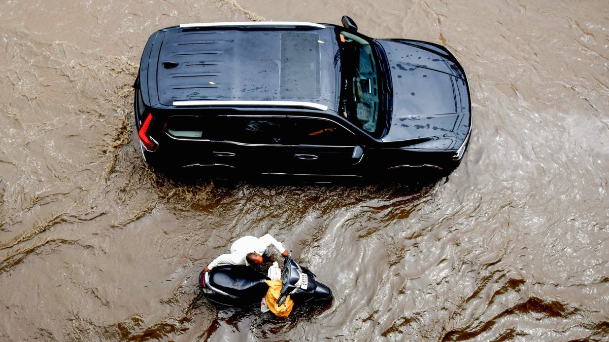 Heavy rains flood roads in Patiala, commuters wade through water