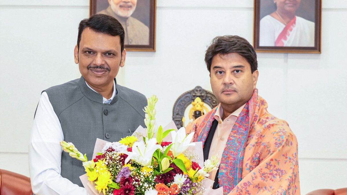 Scindia meets Fadnavis at Varsha Bungalow in Mumbai