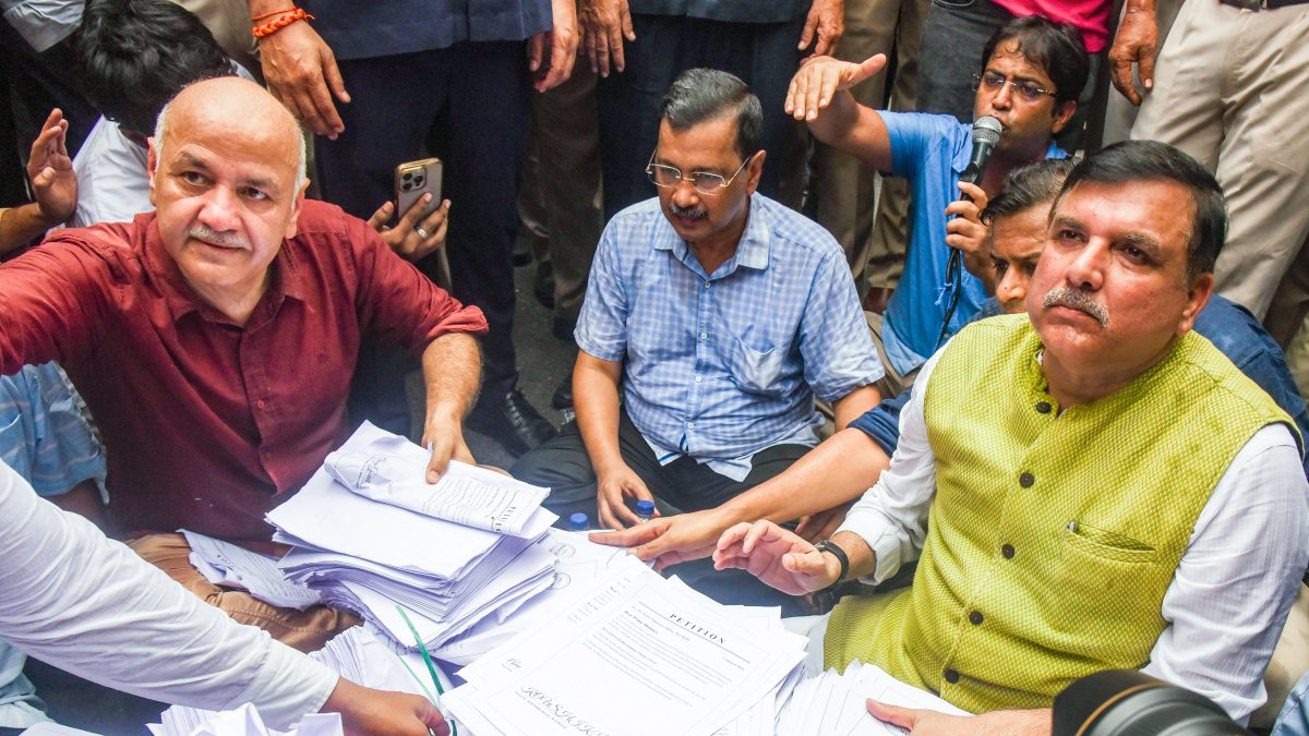 AAP leaders protest at PM Modi's residence over E20 fuel row