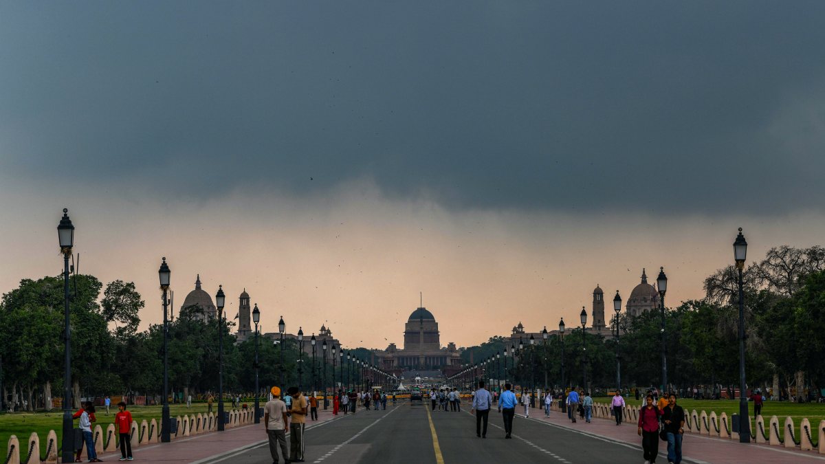 Dark clouds loom over Rashtrapati Bhavan in New Delhi