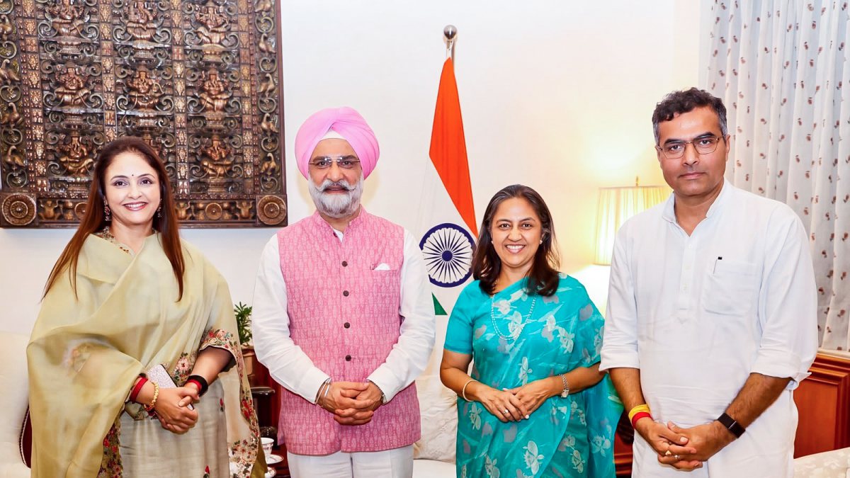 Delhi LG, Deputy CM attend gathering at Lok Niwas