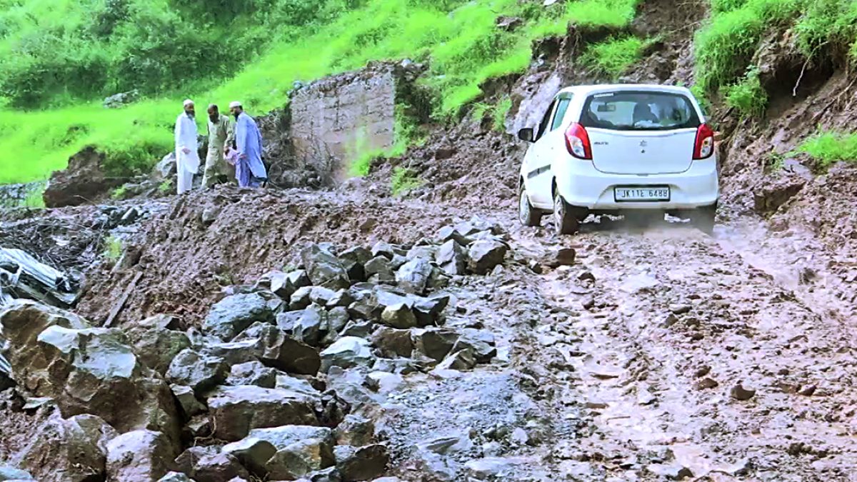 Heavy rains trigger landslide in Rajouri, car wades through mud