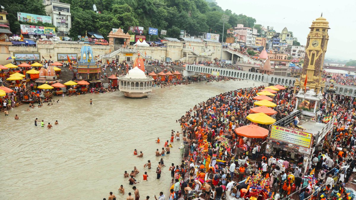 Devotees throng Har Ki Pauri for holy dip during Kanwar Yatra