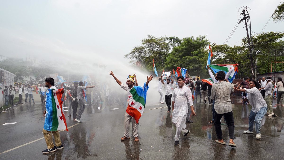 Bihar Police water-cannon NSUI protesters in Patna