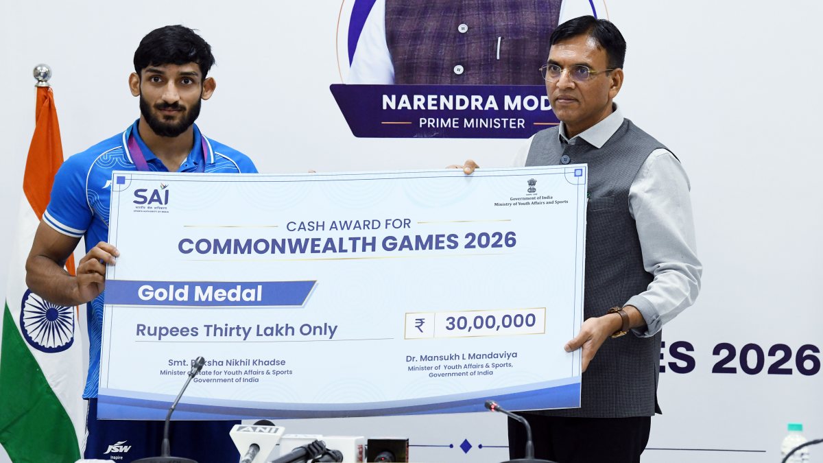 Mansukh Mandaviya presents Rs 30 lakh cheque to CWG gold medallist Harsh Singh