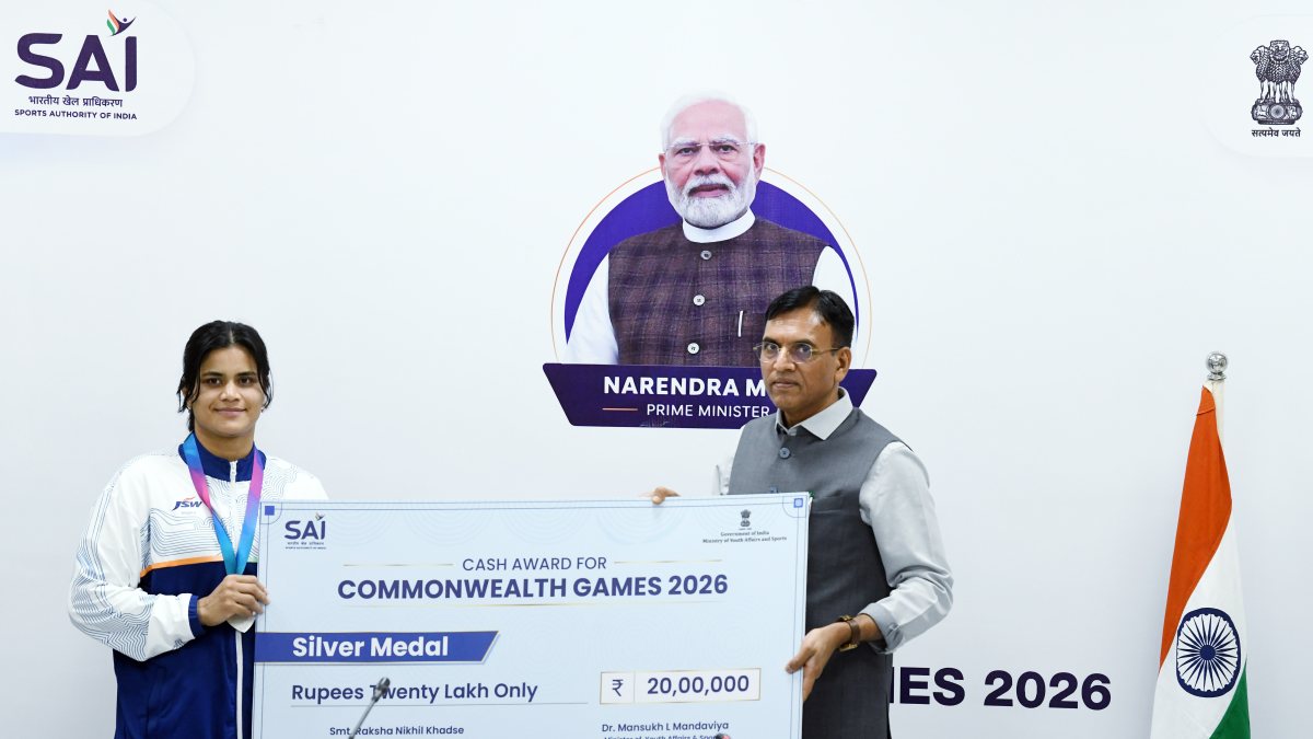 Judo silver medallist Yamini Maurya gets Rs 20 lakh cheque