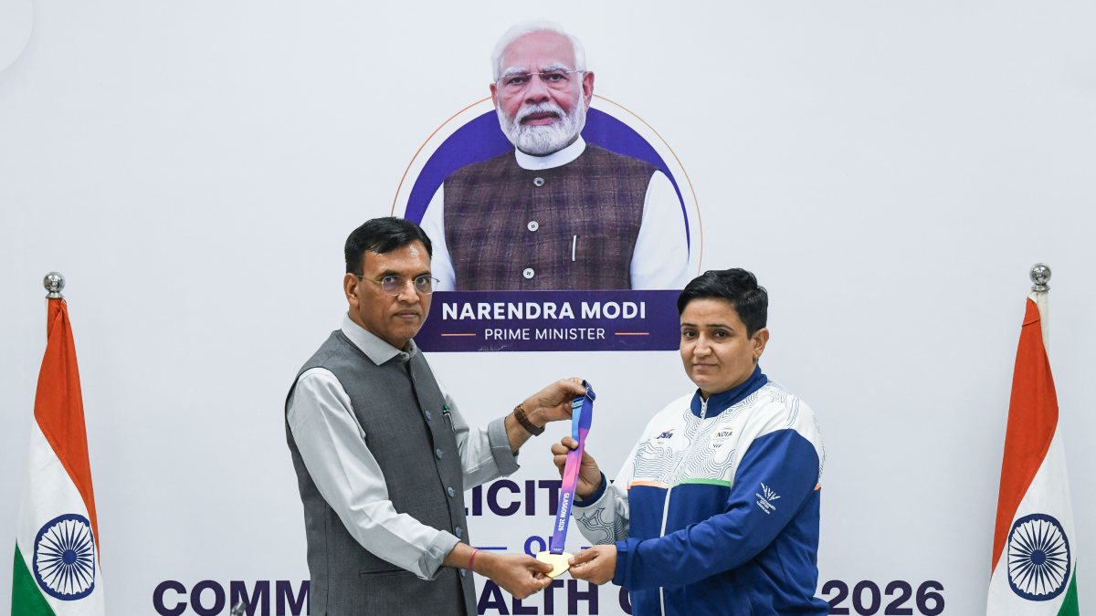 Mansukh Mandaviya felicitates CWG gold medallist Sharmila Dhankhar