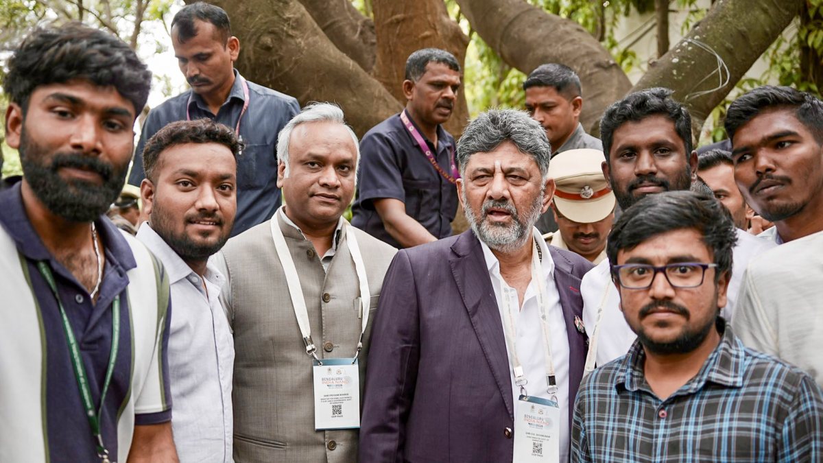 Karnataka CM meets students on agriculture officer recruitment rules
