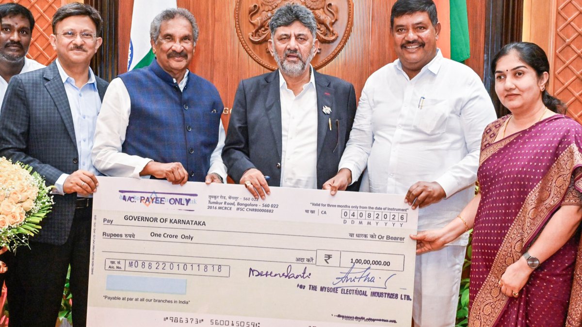 Karnataka CM receives Rs 1 crore dividend cheque from MEIL
