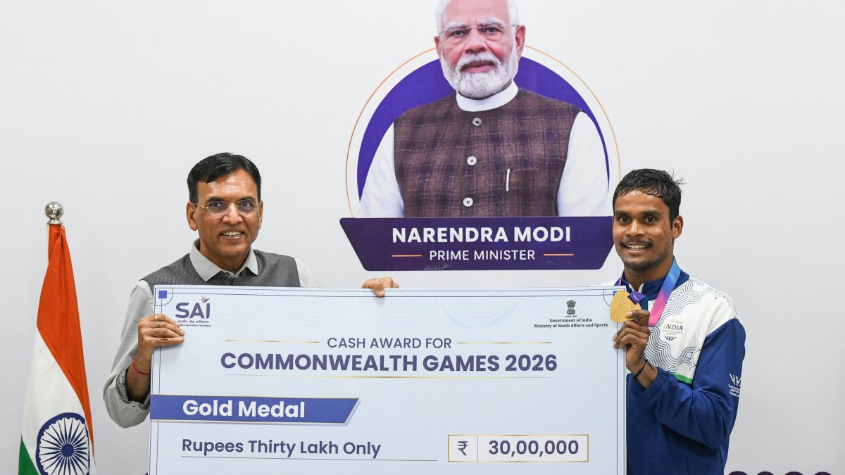 Para-athlete Dilip Gavit gets Rs 30 lakh from sports minister